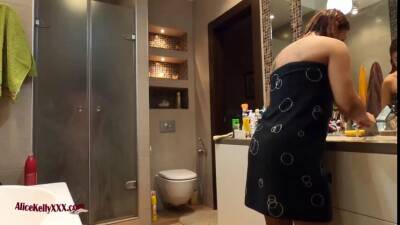 OMG! FUCK WIFE'S BEST FRIEND IN BATHROOM WHEN THE WIFE WAS IN SHOWER! WILL SHE NOTICE? on vidgratis.com