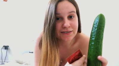 Teen masturbation with big cucumber till orgasm - Ellie Lush - Germany on vidgratis.com