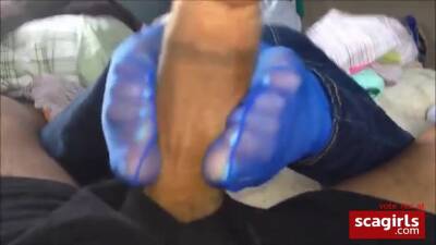 Footjob in blue nylon socks on vidgratis.com