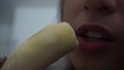 Claudy Asmr Banana on vidgratis.com