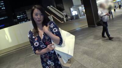 She came in clothes with full cleavage - Japan on vidgratis.com