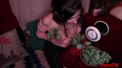 Aftynrose Asmr - Making A Mistletoe And Kissing Underneath It on vidgratis.com