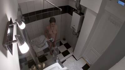 Hidden Cam - Spying My Stepsister In The Shower - Italy on vidgratis.com