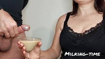 Cum Drinking Wife Part 2: Creamy Cocktail (Milking-time) on vidgratis.com