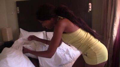 Lesbian kenyan babes don't need to wipe after peeing when I babe licks her pussy clean - Kenya on vidgratis.com