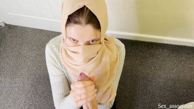 Young Muslim Pregnant Wife In Hijab Trained By Her Husbund On How To Please A Man on vidgratis.com