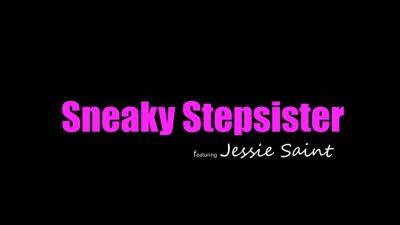 Sneaky stepsister Jessie Saint in hot teen sex scene on vidgratis.com
