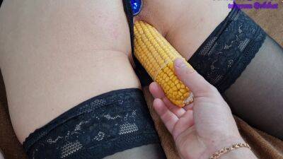 Orgasm From Double Penetration With Vegetable Corn on vidgratis.com