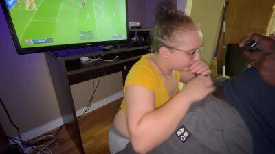 Watch Her Take My Soul Playing Fifa on vidgratis.com