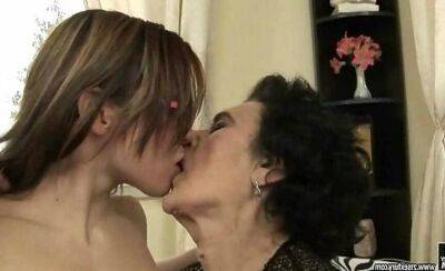 Very old granny enjoying lesbian sex with teen girl on vidgratis.com