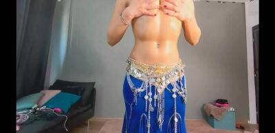 Busty Cam Girl Belly Dancing Strip on vidgratis.com