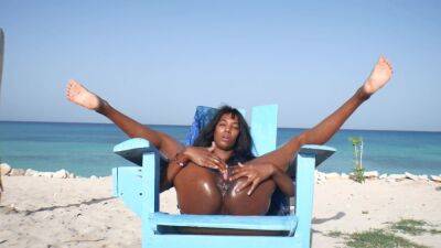 Ebony Latin Girl, Oil Skin And Public Orgasm On The Beach on vidgratis.com