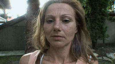 Notgeile Milf laesst sich im Freien vom gaertner ficken saugt Ihn leer on vidgratis.com