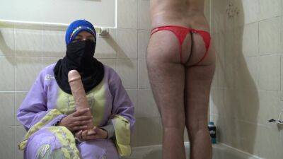 مصرية بتخون جوزها بترسل فيديوهات لجرها كلام مصري Arab Wife With Indian Cuckold Husband - India on vidgratis.com