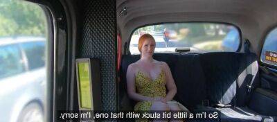Thick ass ginger cutie is sucking off and riding the taxi driver's huge dong on vidgratis.com