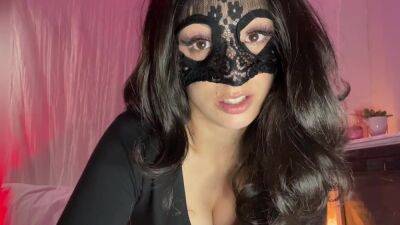 Busty JOI from a sexy brunette in a mask on vidgratis.com