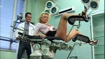 Beautiful blonde fucked by the family doctor's big cock - Germany on vidgratis.com