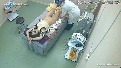 Peeping Hospital patient.16 on vidgratis.com