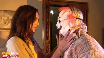Fake Horror Movie goes wrong when real killer enters star actress dressing room - Halloween Special on vidgratis.com