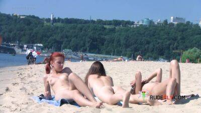 Wicked young nudist enjoys being topless at the beach on vidgratis.com