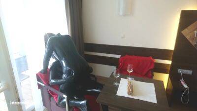 In Latex Covered Couple Enjoys A Good Drink on vidgratis.com