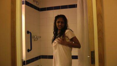 Desi Girl Erotic Nude Dance With Masturbation While Taking Indian Shower - India on vidgratis.com