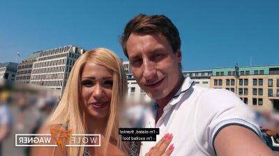 Gabi Gold - Public Pick-up - blond - Germany on vidgratis.com