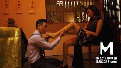 Sensual Chinese couple loves erotic massage - China on vidgratis.com