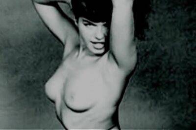 The Naked Truth - 01 - Bettie Page on vidgratis.com