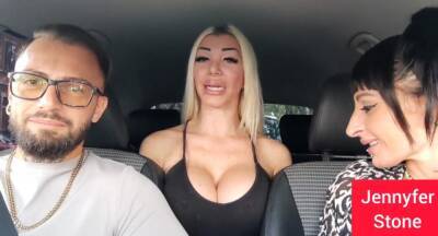Jennyfer Stone shows her big ass and her pussy in the car - Big tits on vidgratis.com