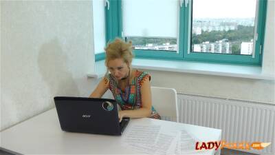 Massage In Office - Ladyfoxxx on vidgratis.com