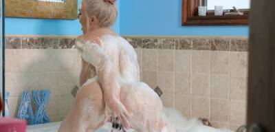 Room Stepsons Fucking His Big Tits Blonde Stepmom In The Shower on vidgratis.com