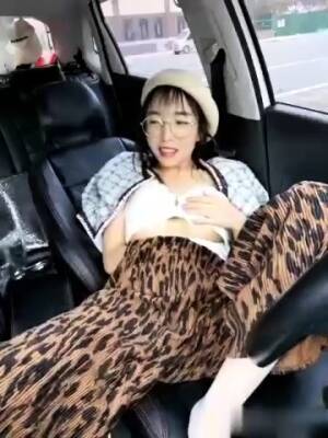 Chinese teen masturbating in her car outdoors in public 0099 - China on vidgratis.com