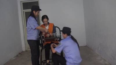Chinese Girl Arrest And Handcuffed - China on vidgratis.com