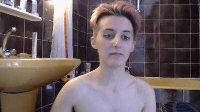 Cam Model - Showering Live on vidgratis.com