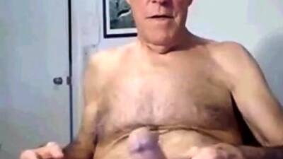 Hairy grandpa on vidgratis.com