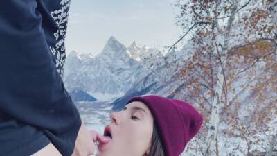 Beautiful shawty gives astonishing blowjob on the picturesque background on vidgratis.com