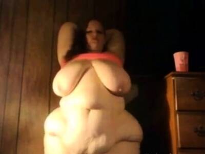 White BBW Pear Showing off her HUGE, Soft Body on vidgratis.com