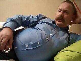 Big moustached daddy on vidgratis.com