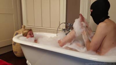Bath Time Pampering For Lady Dalia And A Golden Reward For Slave! on vidgratis.com