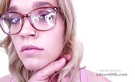 Blonde with glasses makes hard cock cum in studio on vidgratis.com