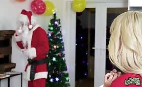 Madison taste Santa's big cock on vidgratis.com