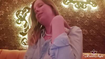 Slutty Beauty Public Masturbates Pussy In Restaurant Toilet on vidgratis.com