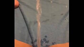 Pissing all over on vidgratis.com