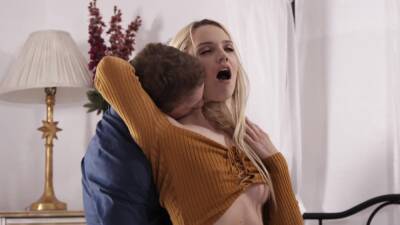 Strong dick makes blonde wife happy and intriguing on vidgratis.com