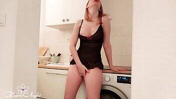 Busty Babe Masturbate Pussy and Intensive Orgasm in the Kitchen on vidgratis.com