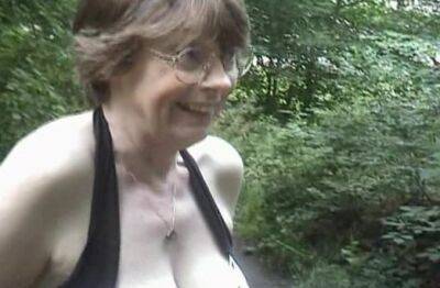MILF with some extra skin riding a fat wiener energetically on vidgratis.com