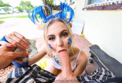 Blonde fucktoy spins on my cock for cash outdoors on vidgratis.com