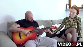 Polskie porno - Nauka gry na gitarze on vidgratis.com