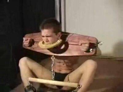 Submissive male slave craves for BDSM and bondage with someone on vidgratis.com